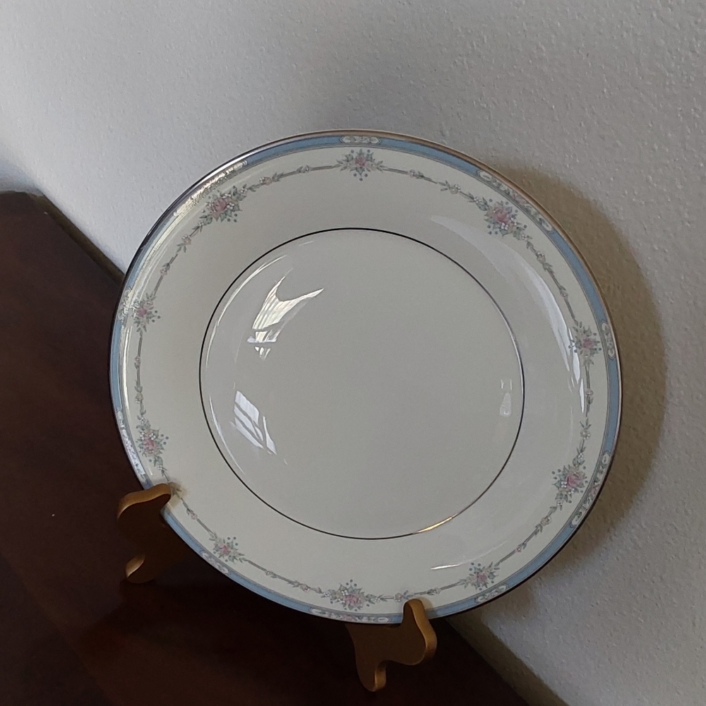 Royal Doulton Elegant Dinner Plate " Lisa " H5154 Set Of‎ Two (2) - Picture 6 of 7